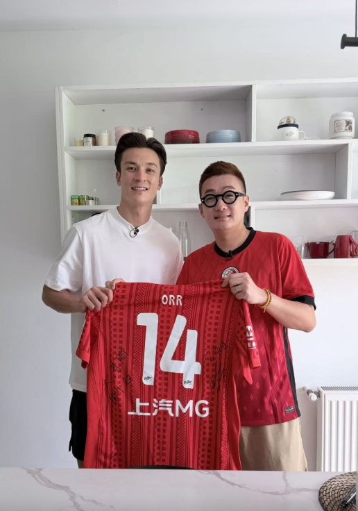 安永佳:坐替补席就加练,进球后掩耳回应“中国香港C罗”