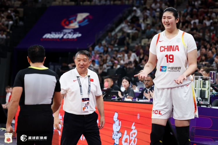 宫鲁鸣定调世界杯为中期大考 女篮携全队赴欧拉练