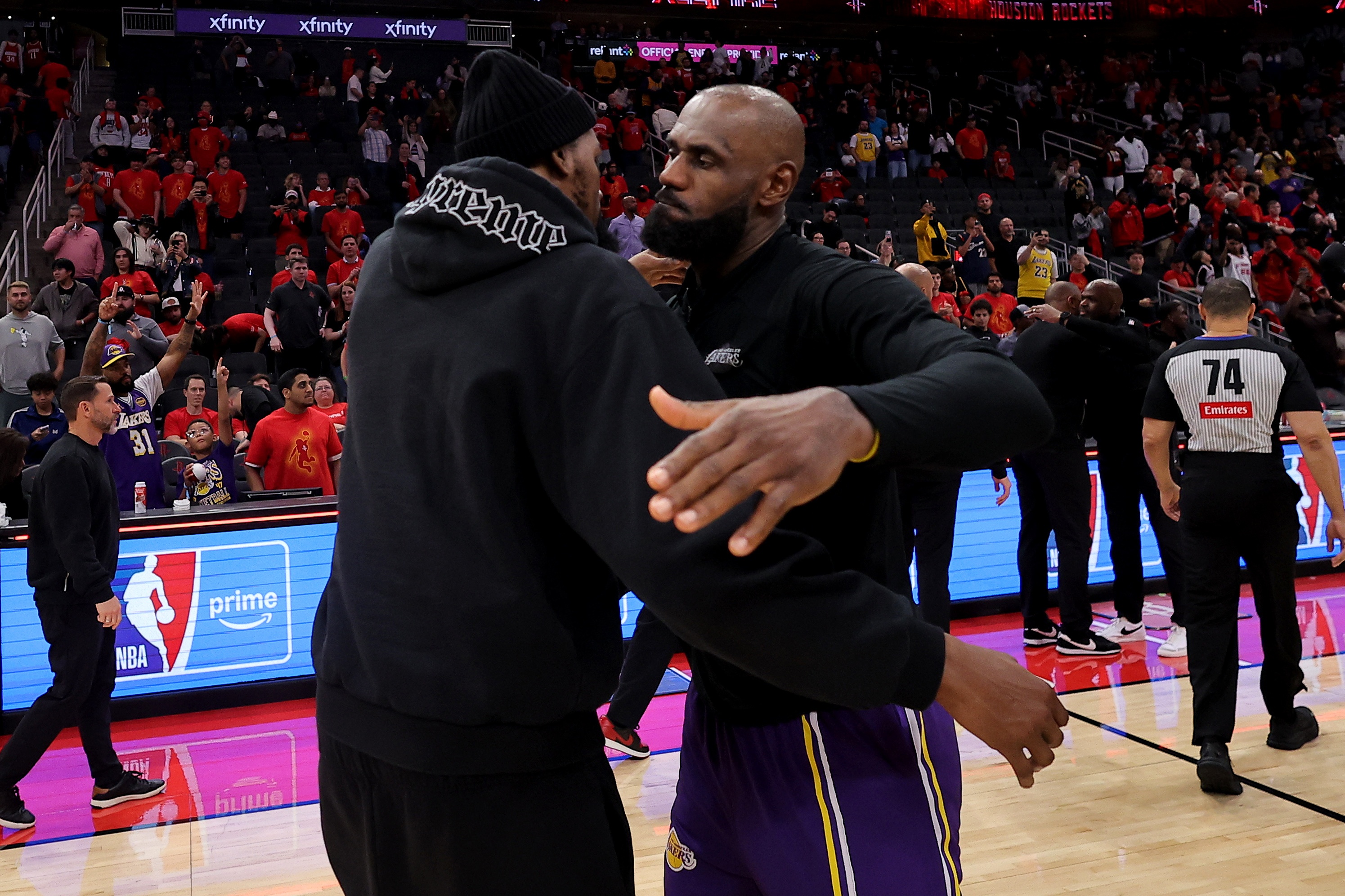 场均25+5+5赛季数：詹姆斯25次 KD+字母16次 今年一阵球员共15次