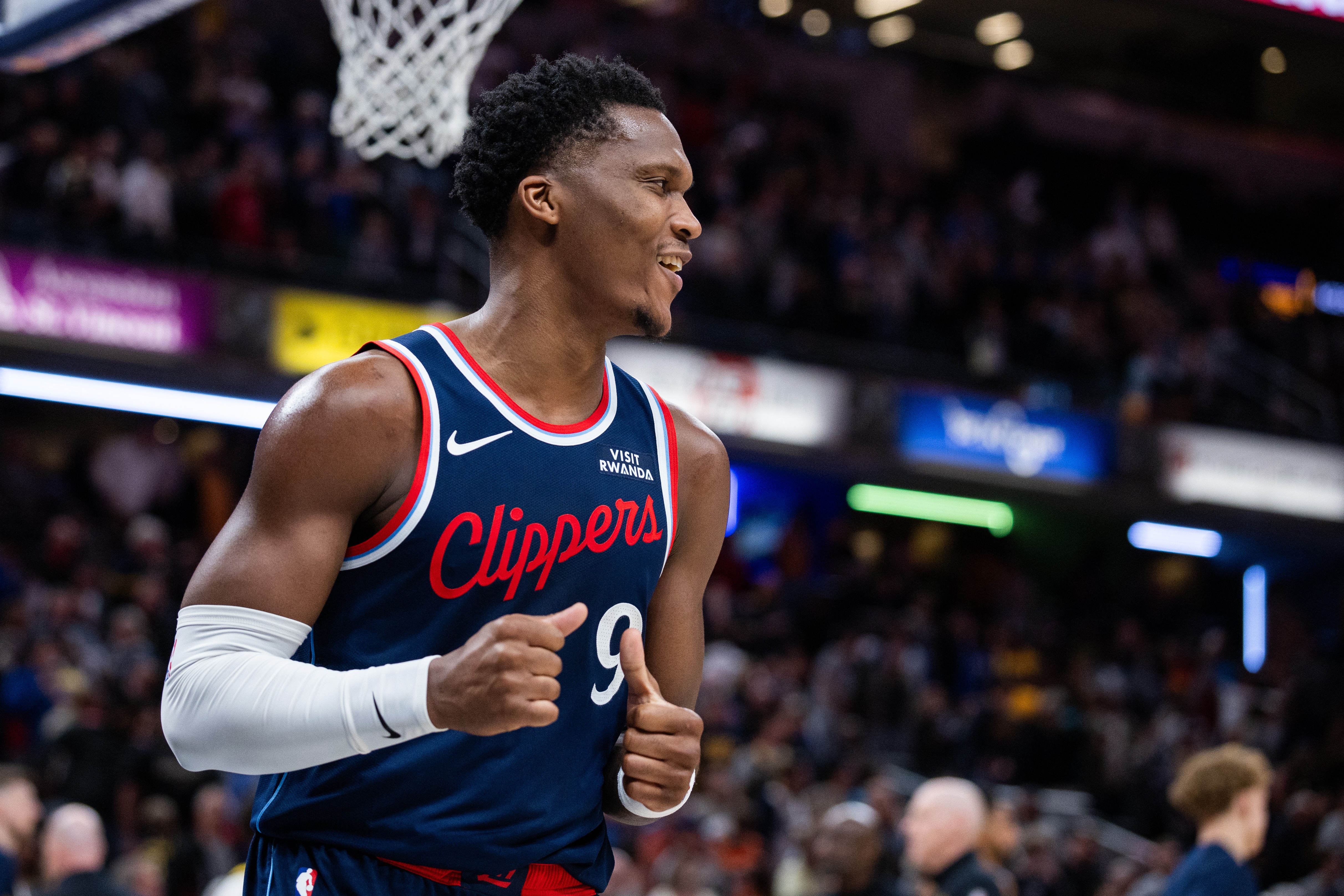 名记:黄蜂与鹈鹕是NBA从未交过奢侈税的两支球队 鹈鹕肯定会避税
