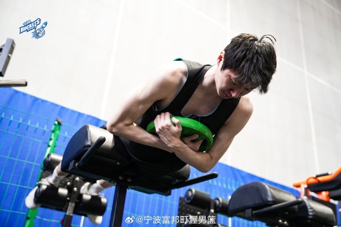 备战新赛季!宁波男篮晒训练日常:力量篇 埋头苦练 备战新赛季!宁波男篮晒训练日常:力量篇 埋头苦练