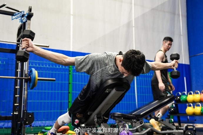 备战新赛季!宁波男篮晒训练日常:力量篇 埋头苦练 备战新赛季!宁波男篮晒训练日常:力量篇 埋头苦练