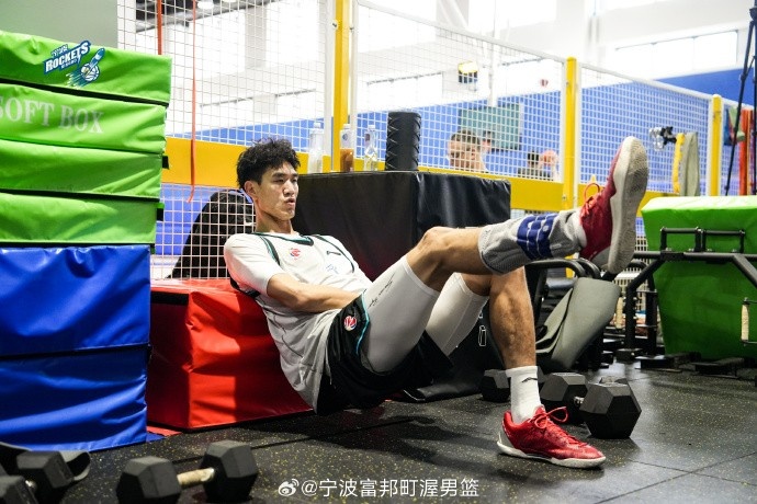 备战新赛季!宁波男篮晒训练日常:力量篇 埋头苦练 备战新赛季!宁波男篮晒训练日常:力量篇 埋头苦练