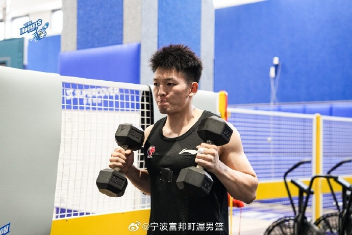 备战新赛季!宁波男篮晒训练日常:力量篇 埋头苦练 备战新赛季!宁波男篮晒训练日常:力量篇 埋头苦练