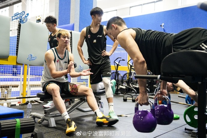 备战新赛季!宁波男篮晒训练日常:力量篇 埋头苦练 备战新赛季!宁波男篮晒训练日常:力量篇 埋头苦练