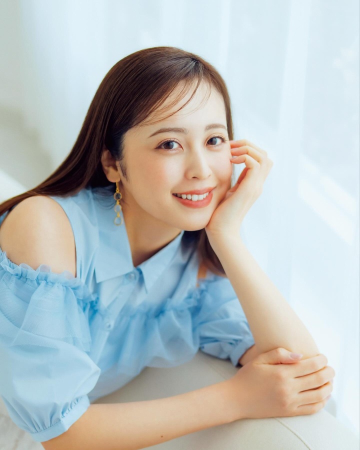 渡边雄太妻子带娃观战世预赛晒照：👶🏻第一次看篮球比赛