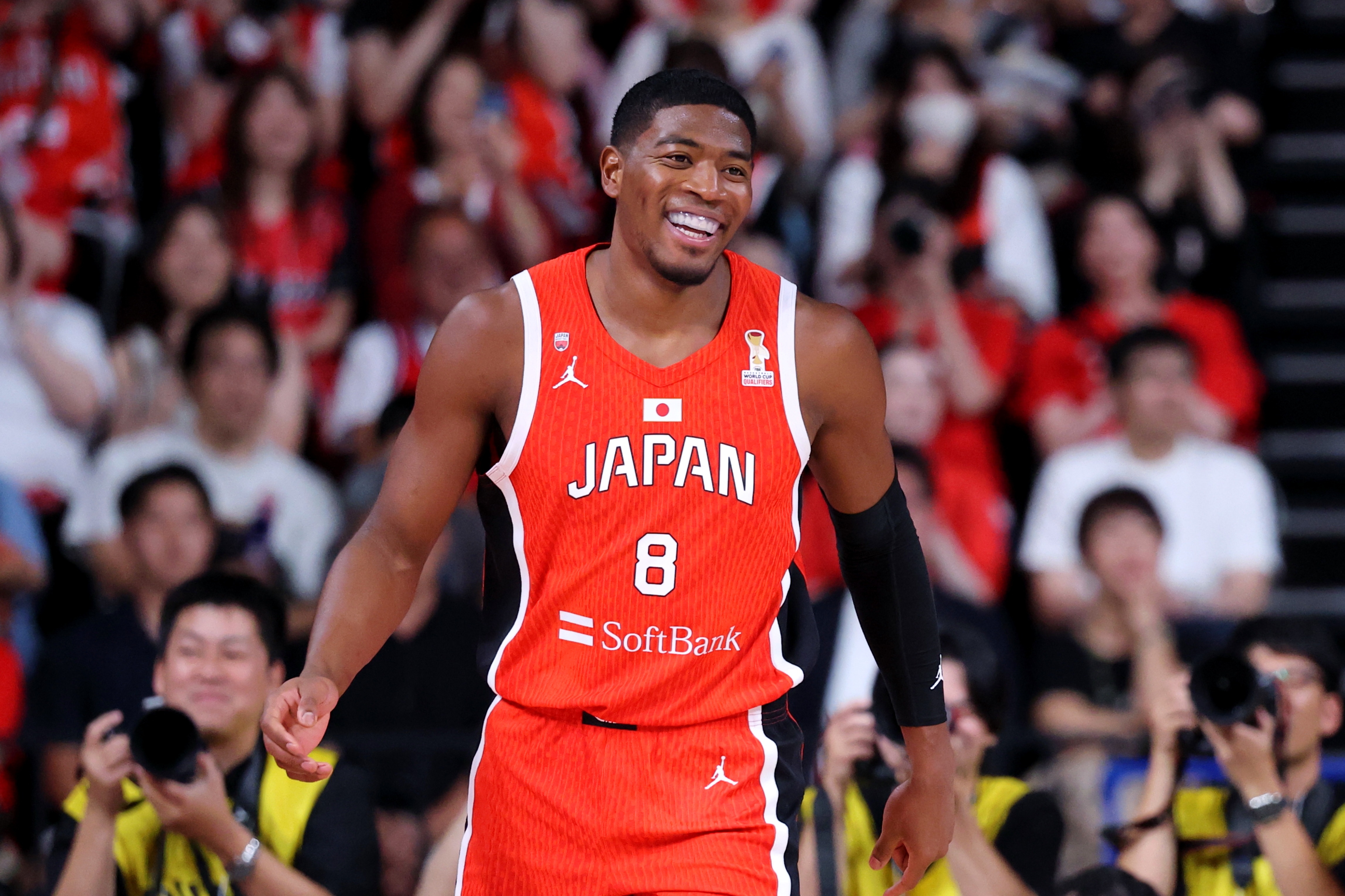 真降维打击了！八村塁2场世预赛场均29.5分 投篮72.3%三分75%